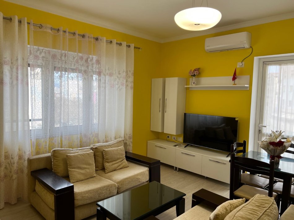 Jepet Apartament me Qera 2+1