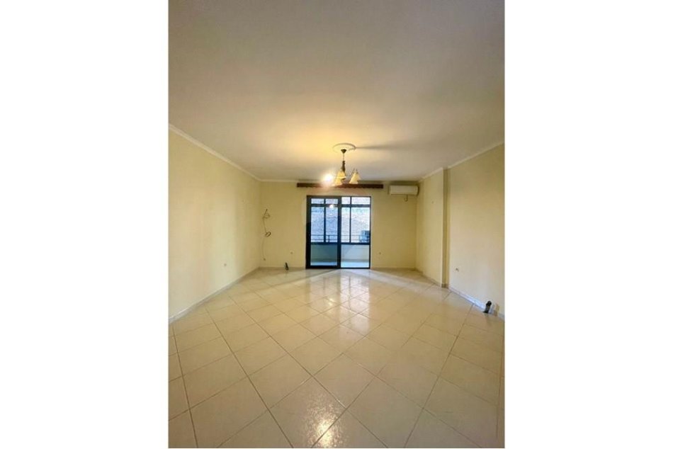 Tirane, jepet me qera zyre Kati 2, 75 m² 430 € (Selvia)