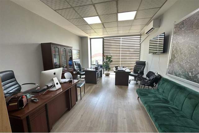 Tirane, jepet me qera zyre Kati 2, 37 m² 450 Euro (Don Bosko)