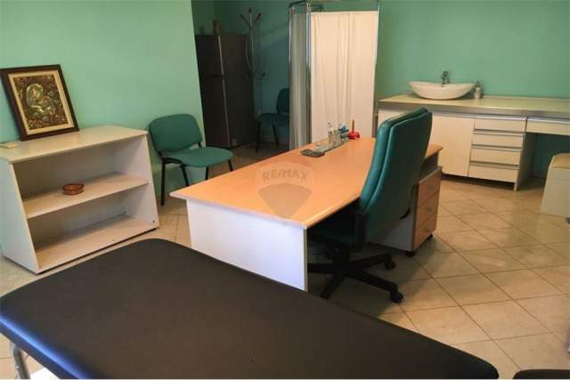 Tirane, jepet me qera zyre Kati 3, 70 m² 450 Euro (Qender)