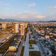 Tirane, jepet me qera magazine Kati 0, 54 m² 400 € (Fusha e Aviacionit)