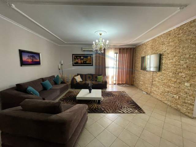 Tirane, jepet me qera apartament 2+1 Kati 5, 117 m² 700 Euro (Rruga e Durresit)