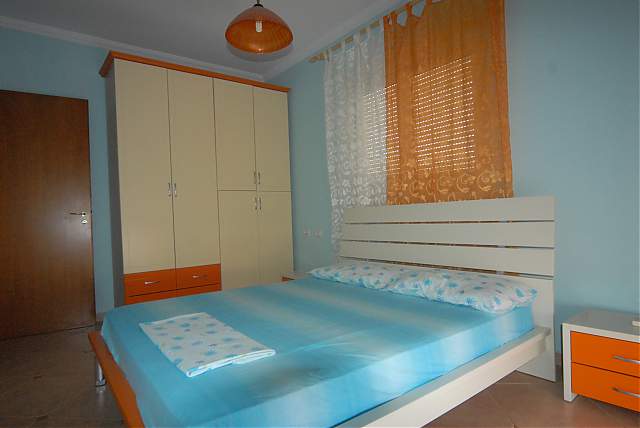 Vlore, jap me qera apartament 3+1 Kati 8, 130 m², duke filluar nga 35 Euro/nata (Lagjia Centrale)