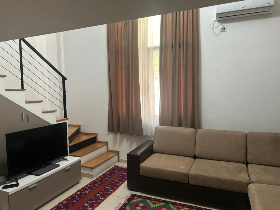 Tirane, jepet me qera apartament 1+1+Ballkon Kati 2, 70 m² 350 € (Kodra Diellit)