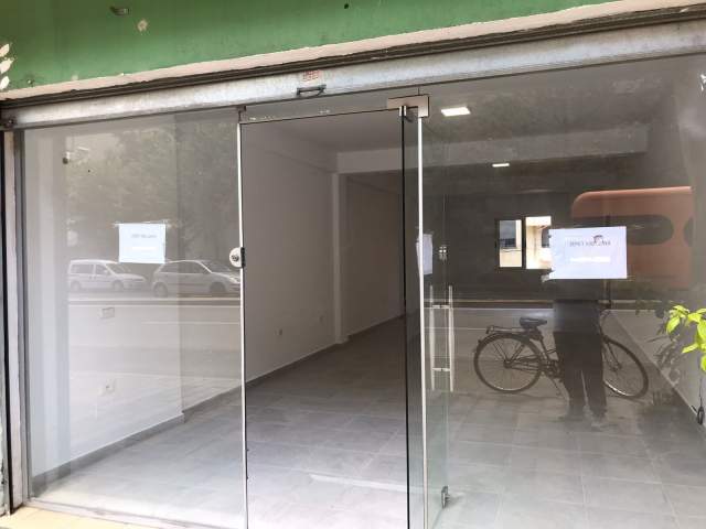 Tirane, shes ambjent biznesi Kati 0, 59 m² 48.000 Leke (Rruga 5 Maji Tirane)
