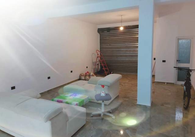 Tirane, jap me qera dyqan Kati 0, 50 m² 500 Euro (George Bush)
