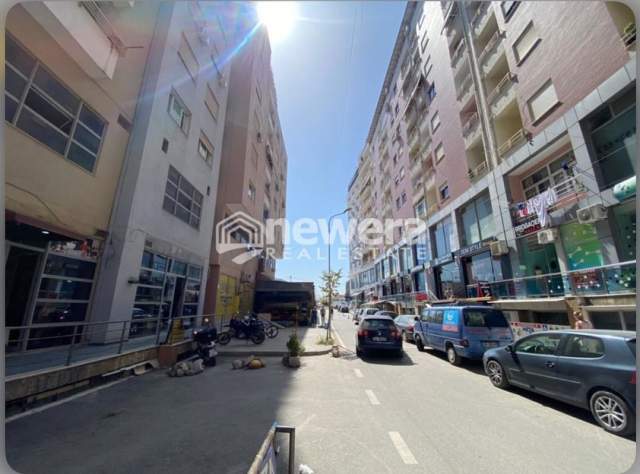 Tirane, shes dyqan Kati 1, 50 m² 2.500 Euro/m2 (Unaza e re)