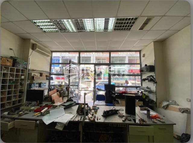 Tirane, shes dyqan Kati 1, 50 m² 2.500 Euro/m2 (Unaza e re)