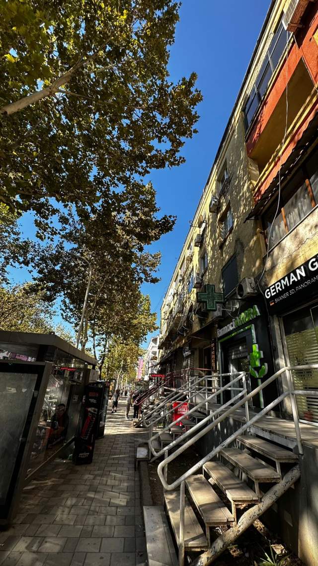 Tirane, jap me qera apartament 2+1 Kati 3, 75 m² 400.000 Leke (Rruga Kavajes)