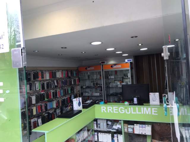 Tirane, shitet dyqan Kati 0, 25 m² 118.000 Euro (Rruga e Dibres Tirane)