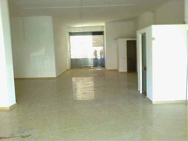 Tirane, jap me qera ose shitet dyqan Kati 1, 105 m² (Unaza e Re (Afer Astirit))