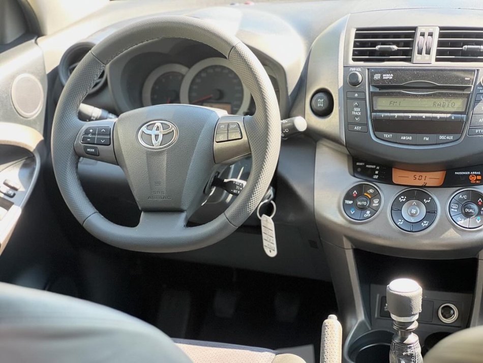 TOYOTA RAV4 - 2.2 NAFTE D4D 👉 2011 👈KAMBIO MANUALE 8.500 €