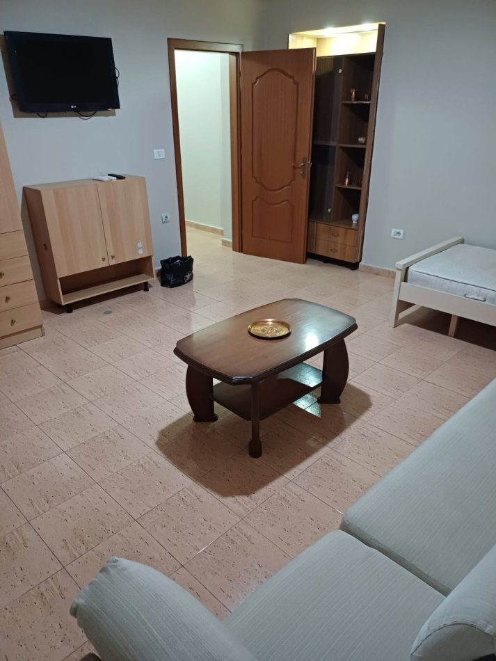 Tirane, jepet me qera apartament 2+1+Aneks+Ballkon Kati 2, 85 m² 700 € (sheshi willson)