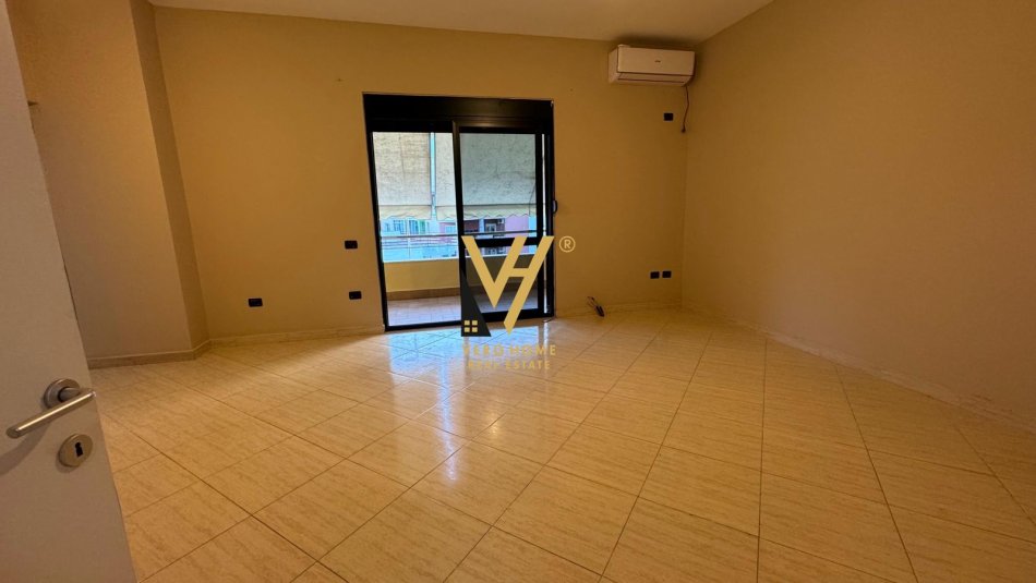 Tirane, jepet me qera apartament 3+1+Ballkon Kati 5, 120 m² 550 € (KOPSHTI ZOOLOGJIK)