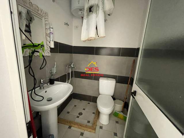 Vlore, jepet me qera Kati 1, 40 m² 200 Euro (Kisha Ortodokse)