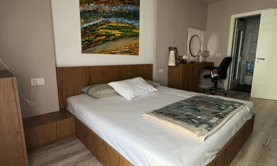 Tirane, shitet apartament 2+1+Ballkon Kati 3, 104 m² (Ali Demi, Rruga Shemsie Haka.)