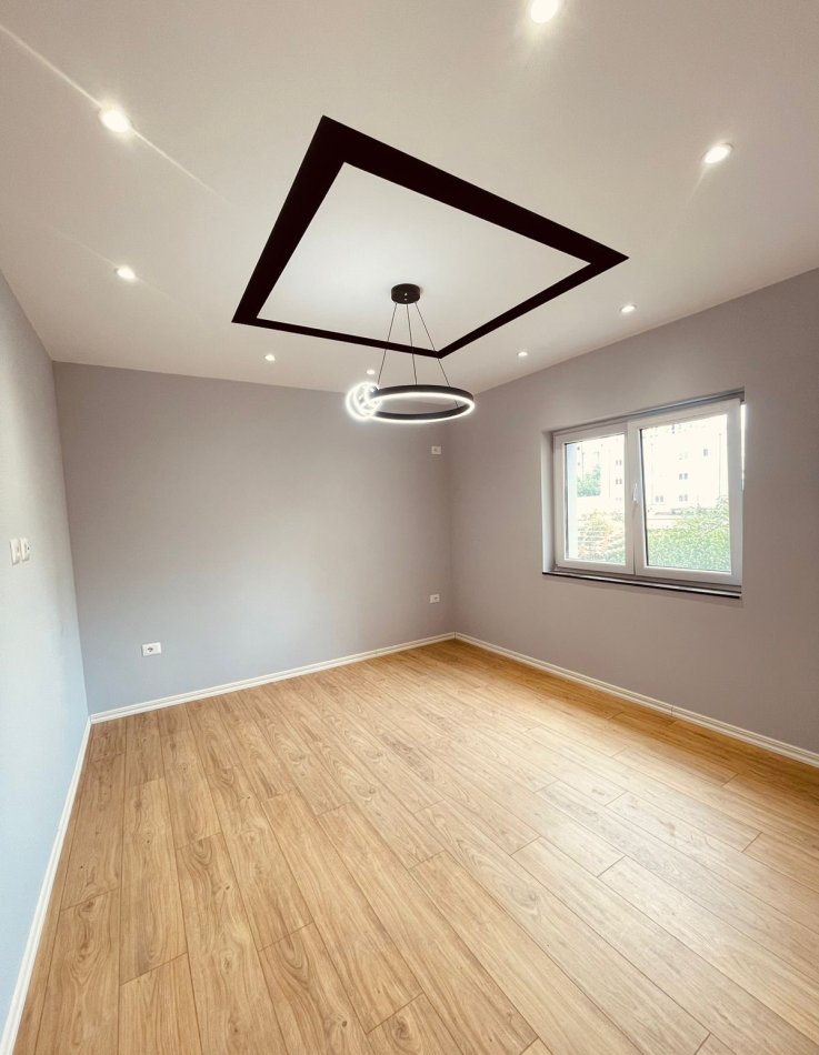 Tirane, shitet apartament 2+1+Ballkon Kati 2, 80 m² 145.000 € (Mine Peza)