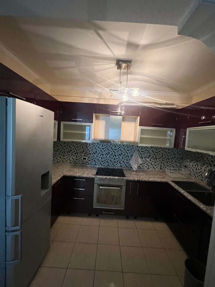 jepet me qera 2+1 Kati 2, 110 m² 400 € (yzberisht)