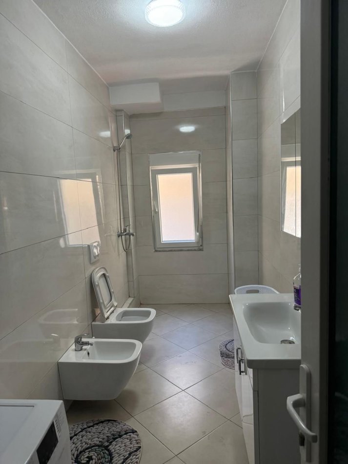 Tirane, jepet me qera apartament 2+1+Ballkon Kati 1, 85 m² 600 € (Don Bosko)