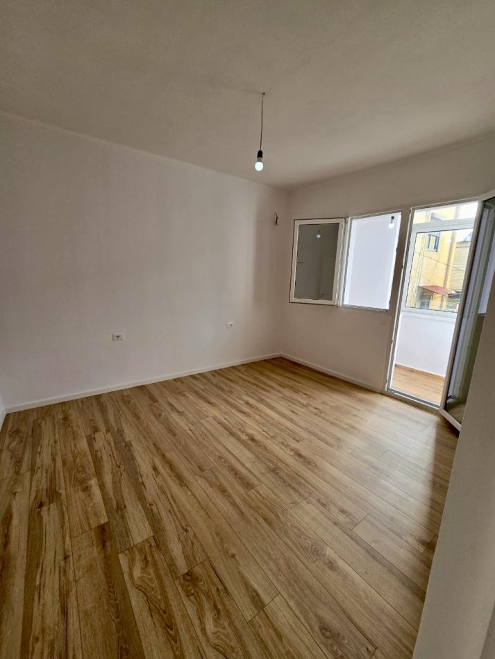 Tirane, shitet apartament 2+1+Aneks+Ballkon Kati 3, 75 m² 129.000 € (Oxhaku afer Pediatris)