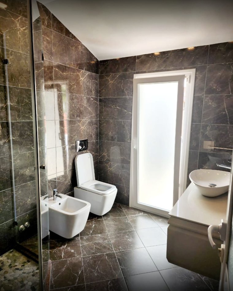 Tirane, jepet me qera Vile 3+1 Kati 3, 300 m² 1.500 € (SELITE)