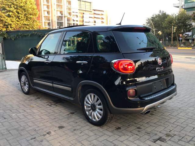 Tirane, shes makine Fiat 500 L trekking full panoramik Viti 2015 E SAPO TARGUAR  VENDOSUR GAZI 9700euro