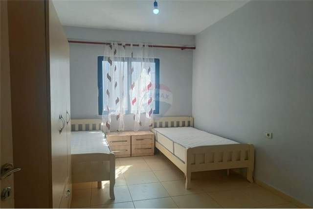 Tirane, jepet me qera apartament 2+1+BLK Kati 3, 96 m² 350 Euro (Rruga e Thesarit)