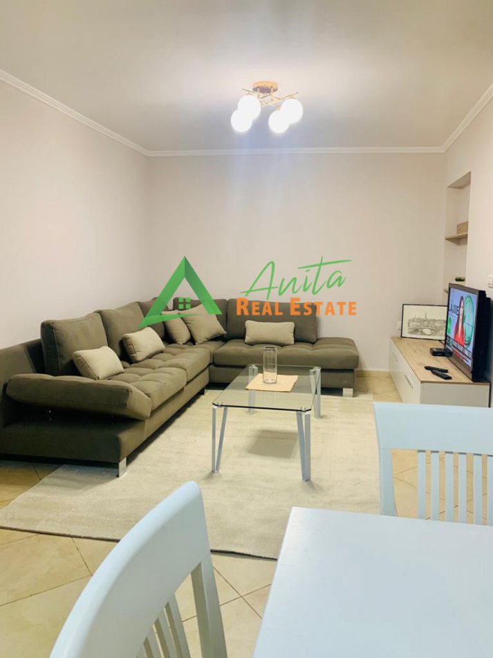 Tirane, jepet me qera apartament 2+1+Ballkon Kati 5, 80 m² 600 € (Myslym Shyri)