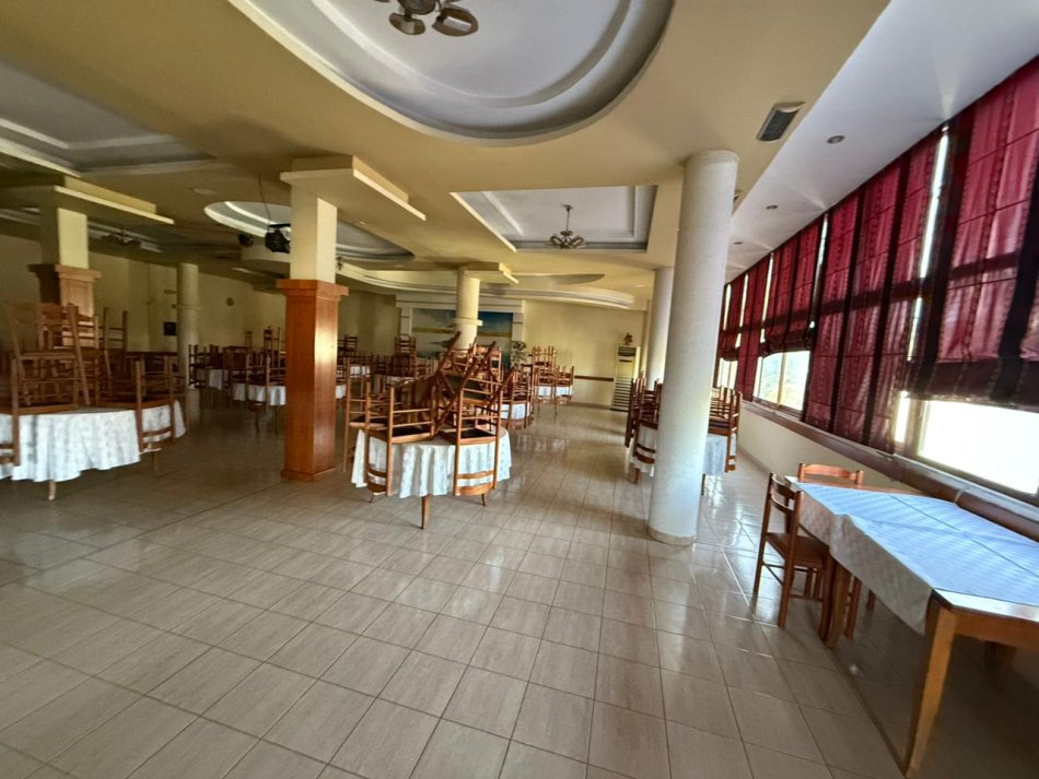 Tirane, jepet me qera ambjent biznesi Kati 1, 500 m² 3.500 € (Rruga Petrit Radovicka)