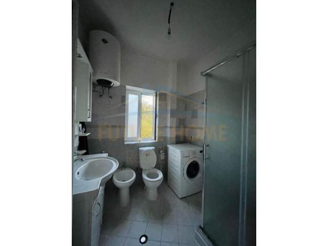 Tirane, jepet me qera apartament 3+1+BLK Kati 4, 200 m² 650 Euro (pjeter budi)