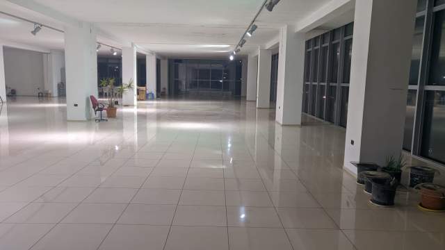 Tirane, jepet me qera ambjent biznesi Kati 0, 2.600 m² 11.000 Euro (Autostrada Tirane- Durres)