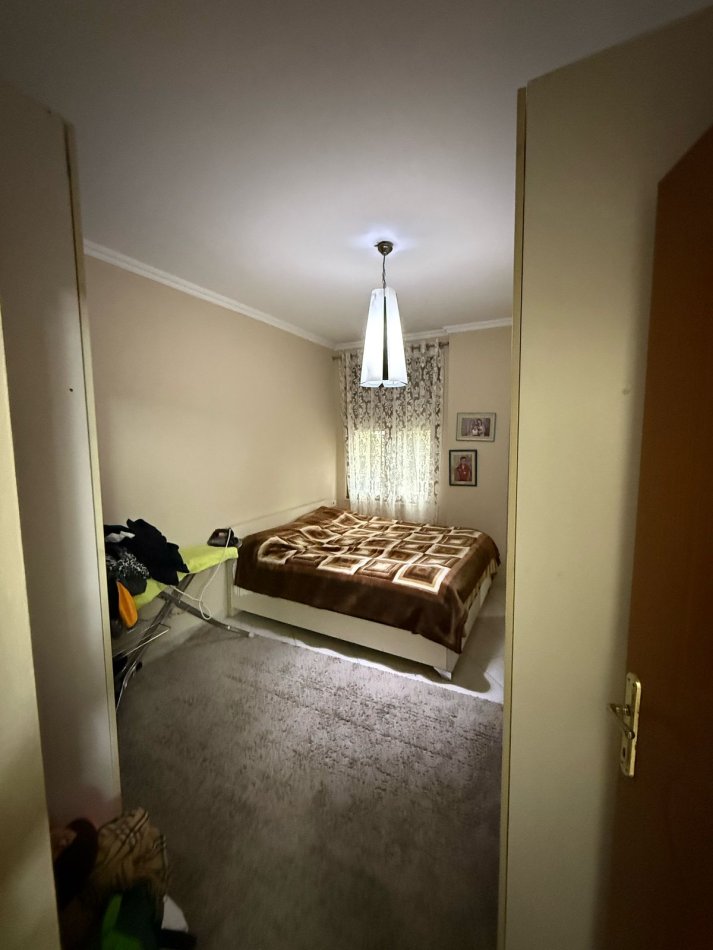 Tirane, shitet apartament 2+1+Ballkon Kati 3, 87 m² 127.000 € (Rruga Dajtit)