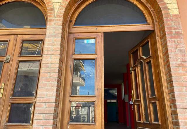 Elbasan, jepet me qera zyre 160 m² 80.000 Leke