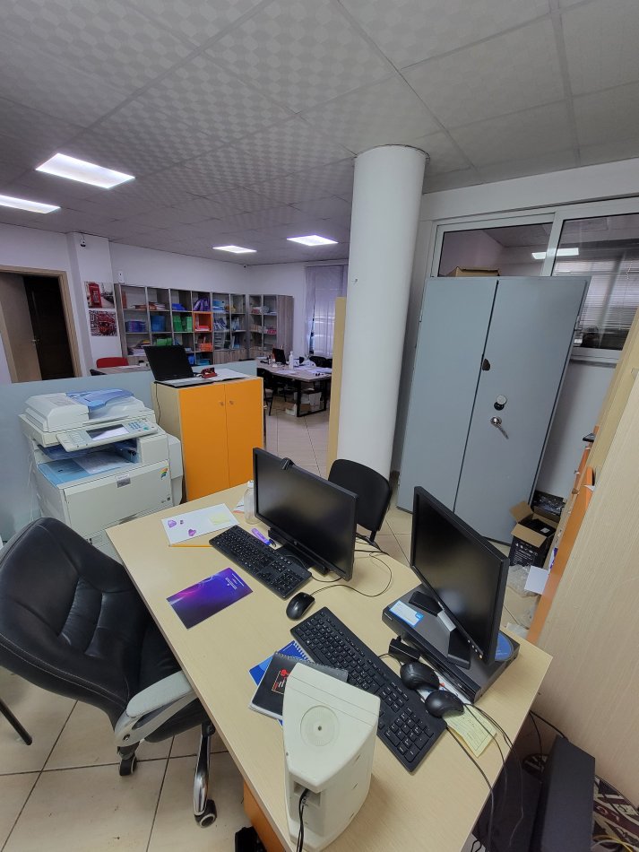 Tirane, jepet me qera zyre Kati 2, 126 m² 1.200 € (Bllok)