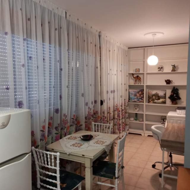 Tirane, jepet me qera apartament 1+1+BLK Kati 6, 70 m² 550 Euro (rruga Margarita Tutulani)