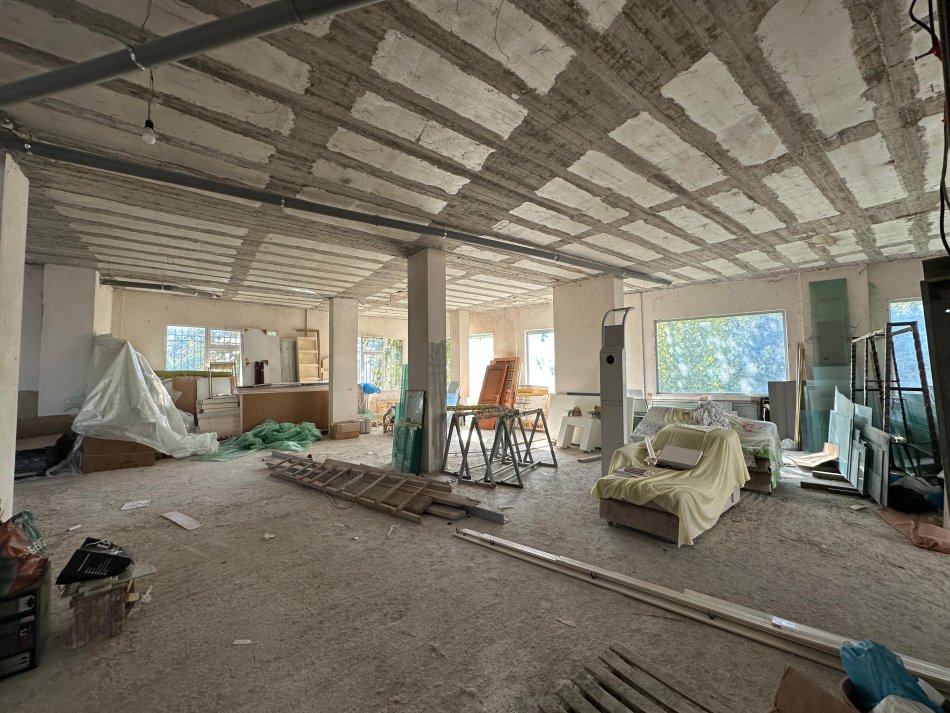 Tirane, shitet ambjent biznesi Kati 0, 340 m² 210.000 € (Teki Selenica)