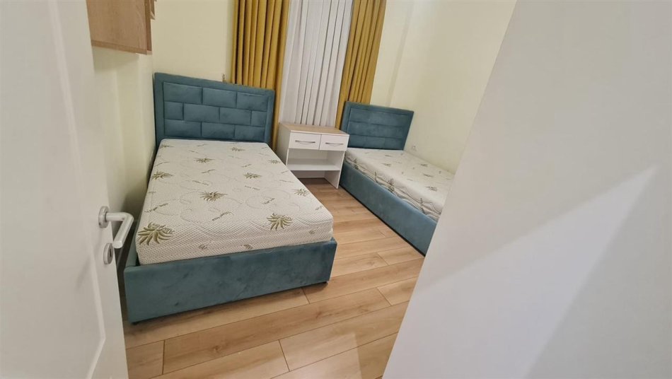 Tirane, jepet me qera apartament 2+1 Kati 3, 100 m² 800 € (rruga ferit xhajko)