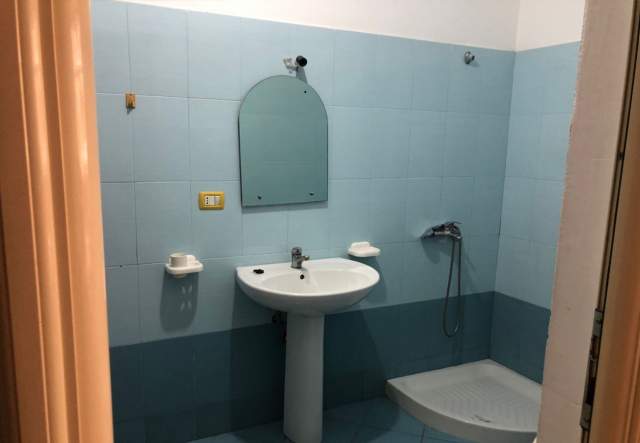 Vlore, jepet me qera apartament 80 m² 20.000 Leke