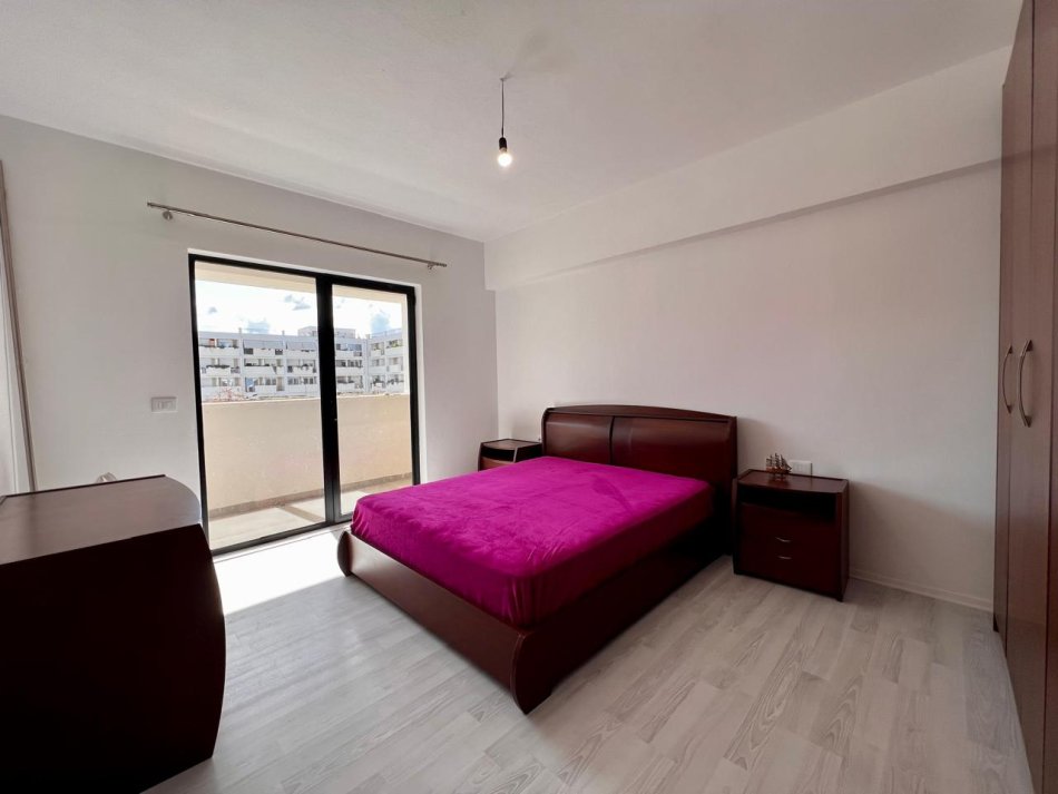 Tirane, jepet me qera apartament 1+1 Kati 2, 110 m² 450 € (5 maji)