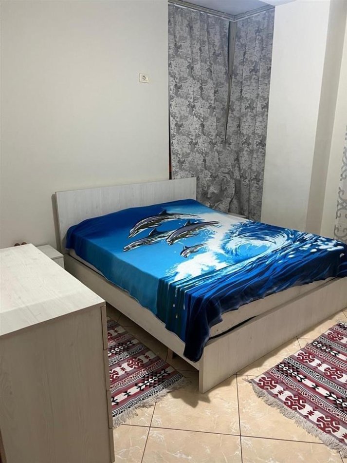 Tirane, jepet me qera apartament 2+1+Ballkon Kati 3, 80 m² 400 € (Rruga Kongresi Manastirit ,prane pediatrise)