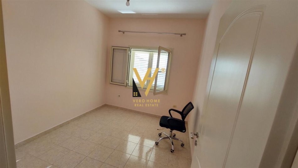 Tirane, jepet me qera Vile Tre kateshe ,  3+1+Ballkon Kati 0, 150 m² 500 € (FRESK)