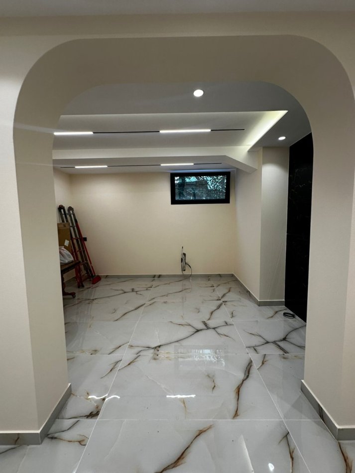Shqiperi, jepet me qera ambjent biznesi Kati 1, 80 m² 1.000 € (RRUGA E ELBASANIT)