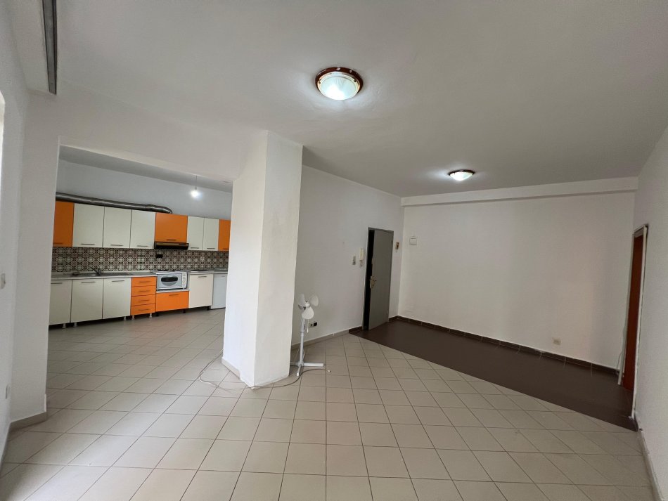 Shqiperi, shitet apartament 1+1+Ballkon Kati 4, 70 m² 120.000 € (Shkolla Osman Myderizi)