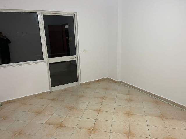 Tirane, jepet me qera ambjent biznesi Kati 3, 70 m² 30.000 Leke (Don Bosko)