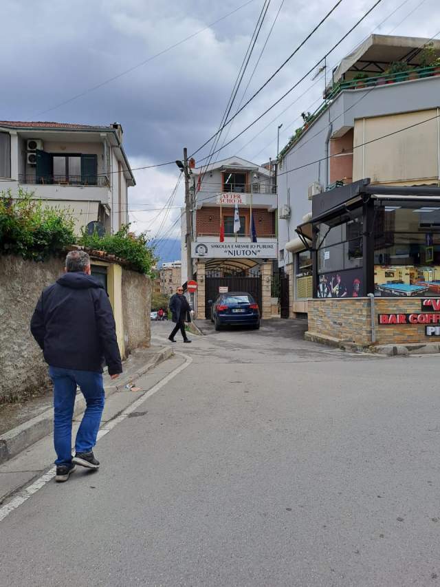 Tirane, jepet me qera apartament 2+1+A+BLK Kati 2, 90 m² 400 EURO  (Rruga Budi Tirane)