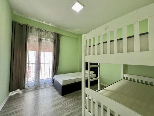 Tirane, jepet me qera apartament 2+1 Kati 8, 100 m² 600 Euro (rruga dibres)