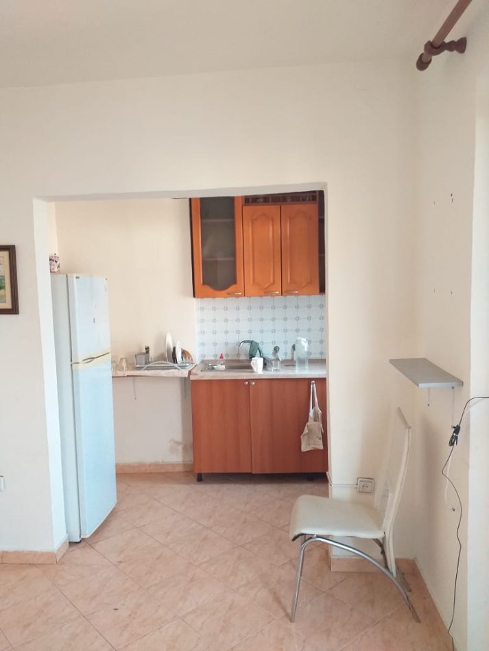 Tirane, jap me qera apartament 1+1+Ballkon Kati 5, 65 m² (Porcelan)