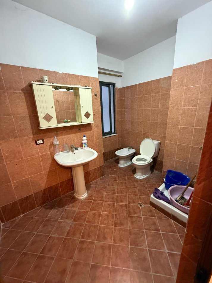 Tirane, shitet apartament 2+1 Kati 2, 112 m² 120.000 € (Yzberisht nela 6)