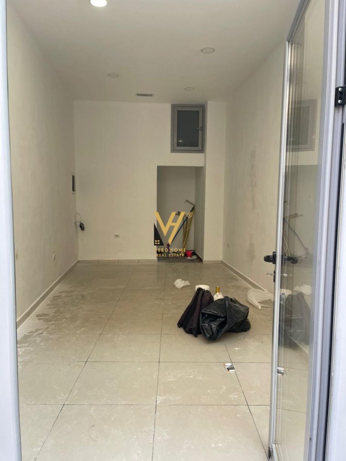 Tirane, jepet me qera dyqan Kati 0, 28 m² 500 € (UNAZA E RE)