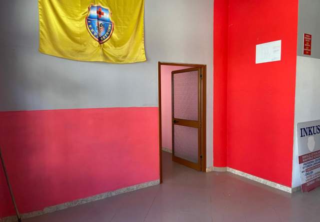 Elbasan, jepet me qera zyre 160 m² 80.000 Leke